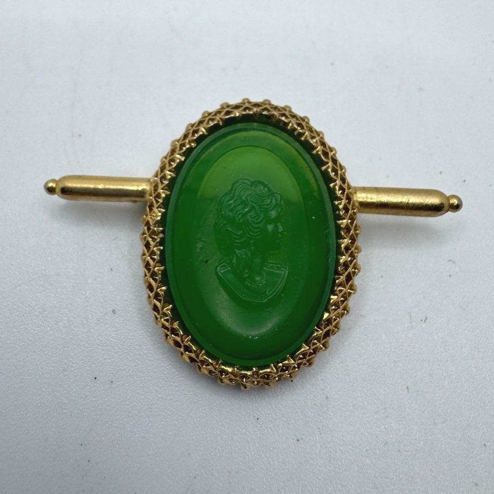 Vintage Green Intaglio Cameo Brooch Gold Tone Lattice Bar Pin Classical Profile